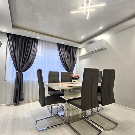 Bohemi With Free Parking Apartment